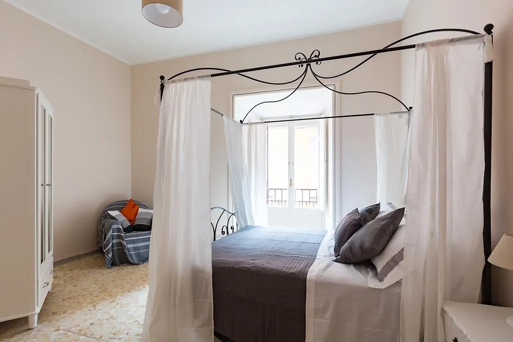 Apartment Ferienwohnung G-House Pettinari Rom